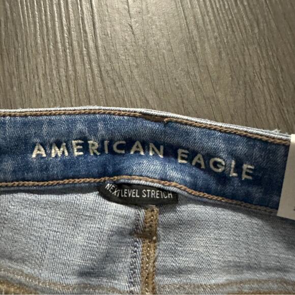 American Eagle Light Wash Next Level Stretch Midi Distressed‎ Denim Shorts Sz 00 - Picture 3 of 10
